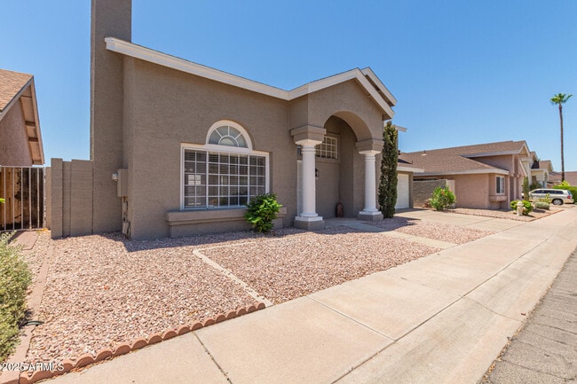 Building Photo - 1109 E Annette Dr