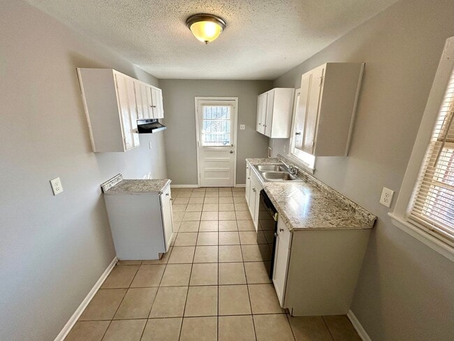 Photo - 2720 Merle St House