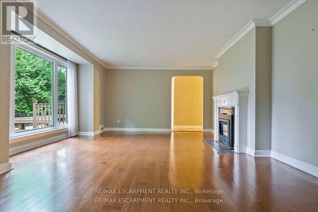 Building Photo - 330 Poplar Dr