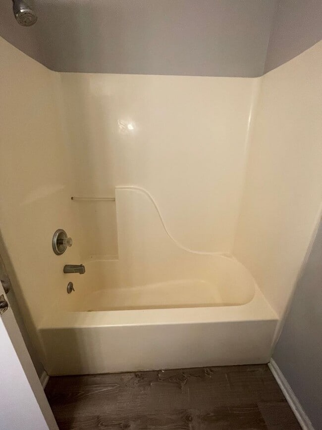 Foto del edificio - 655-657-657 Country Squire Ct