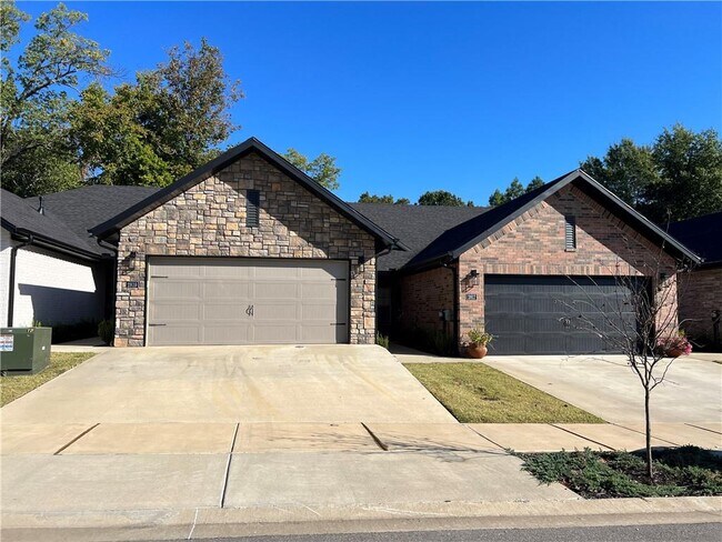 Building Photo - 1615 S 17th Pl