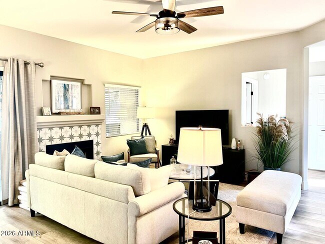 Foto del edificio - 15050 N Thompson Peak Pkwy