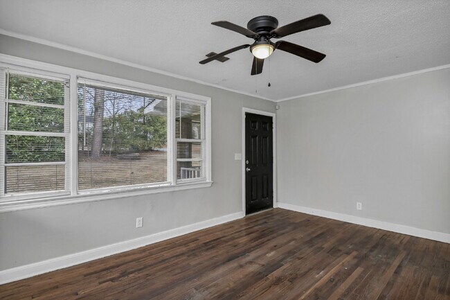 Foto del edificio - Cozy 2 Bedroom Home with Large Yard | Move-In Ready