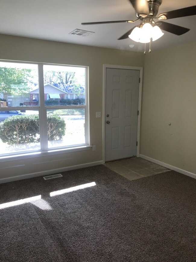 Building Photo - Newly remodeled 3 bed 1 bath home.