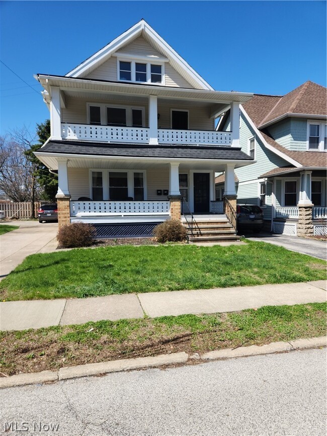 Building Photo - 1388 Lakewood Ave