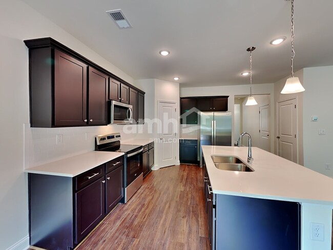 Building Photo - 301 Pecan Dr