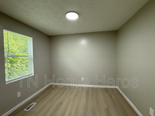Building Photo - 1201 Karnes Ave