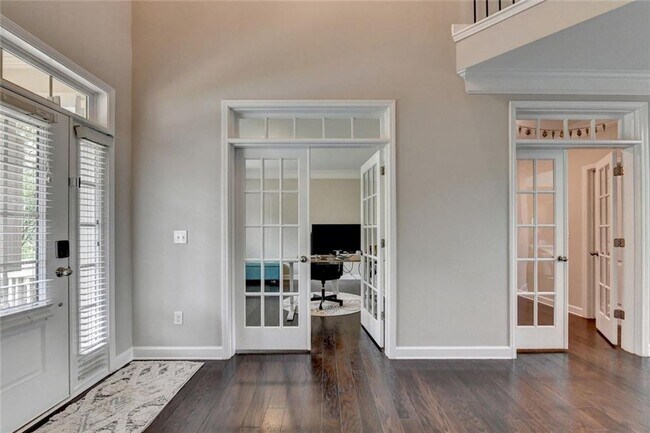 Building Photo - 6035 Ashborough Park