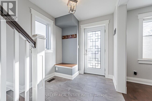 Photo du bâtiment - 30 Bernice Ave