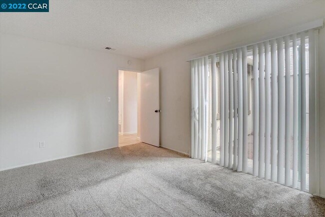 Building Photo - 2500 Florida Ln