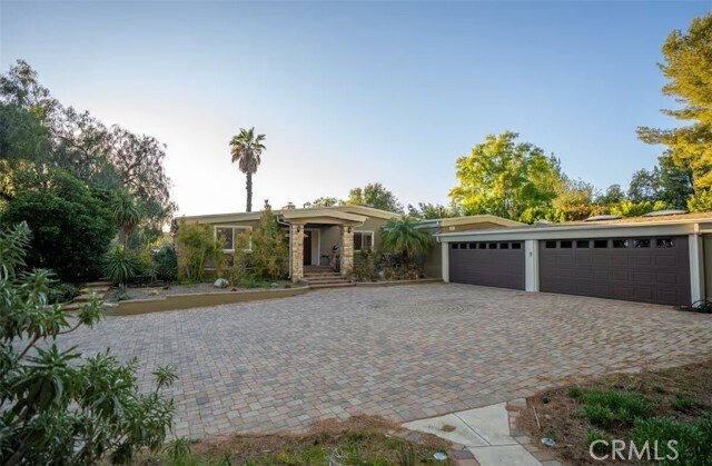 Foto del edificio - 24361 Mulholland Hwy