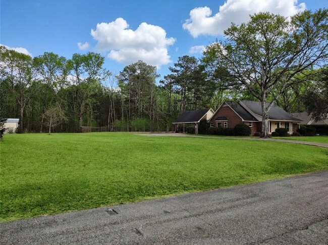Foto del edificio - Home for Rent in Lake Forest in Millbrook