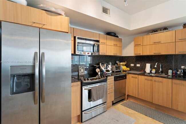 Foto del edificio - 350 S Miami Ave