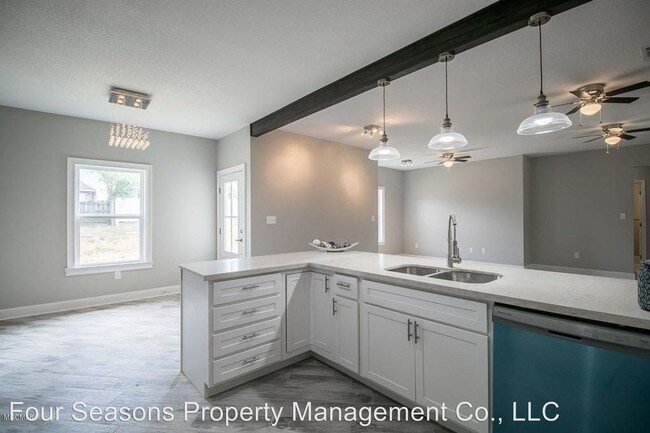 Foto del edificio - 5 br, 3 bath House - 19441 Robinson Road