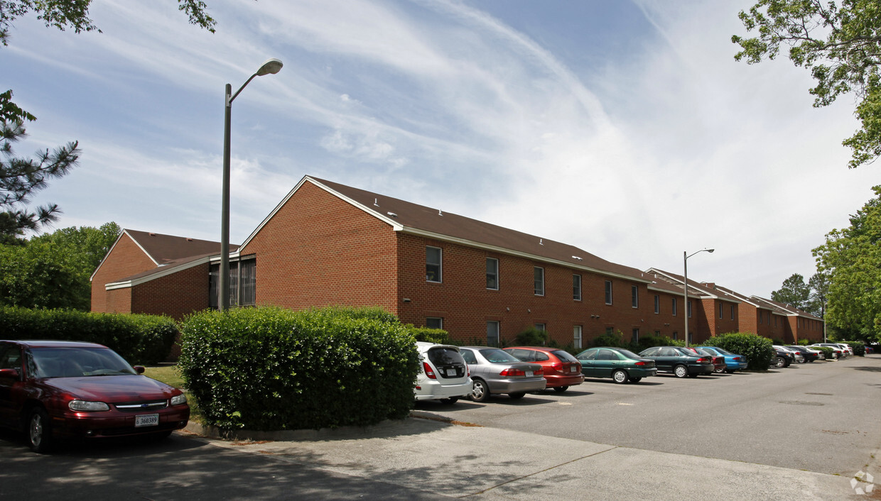 Primary Photo - Heritage West Apartments