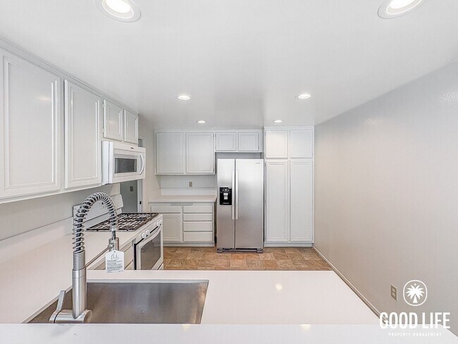 Foto del edificio - Spacious 3BD/2BA Home in Carlsbad with Community Pool, 2-Car Garage & In-Unit Laundry