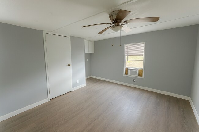 Foto del edificio - Cozy 2 Bedroom Mobile Home - Northside Com...