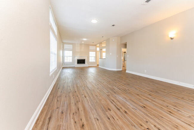 Building Photo - 4906 Clay Dr