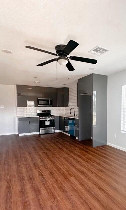 Foto del edificio - 2609 Mitchell Ave
