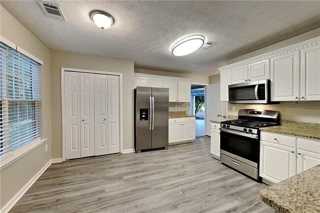 Building Photo - 1357 Lamont Dr SW