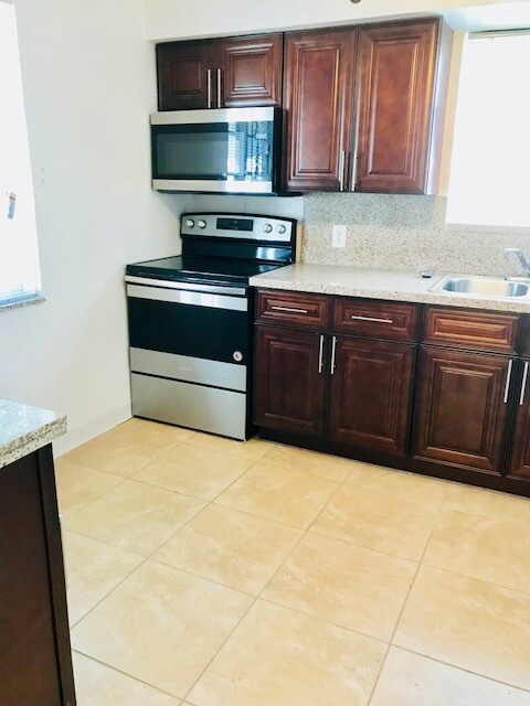 Kitchen - 3510 Oak Ave