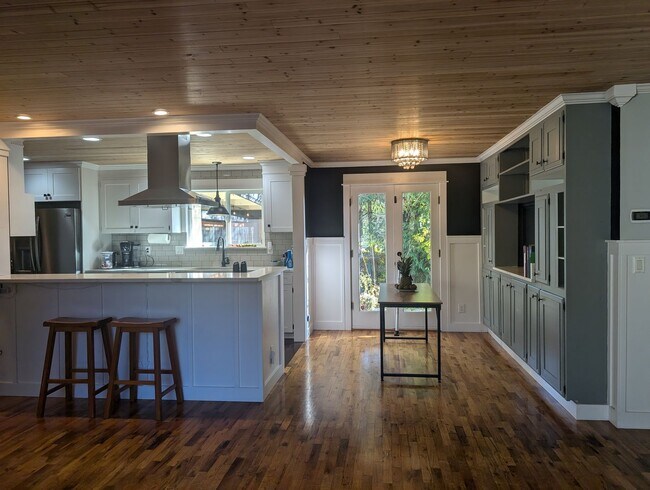 Foto del edificio - Stunning 4-Bedroom Home in Desirable Central Kitsap Location