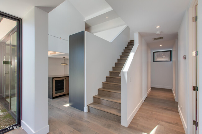 Foto del edificio - 1325 E Pomelo Grove Ln