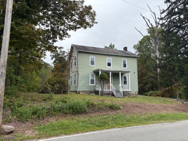 Foto del edificio - 78 Mountain Lake Rd