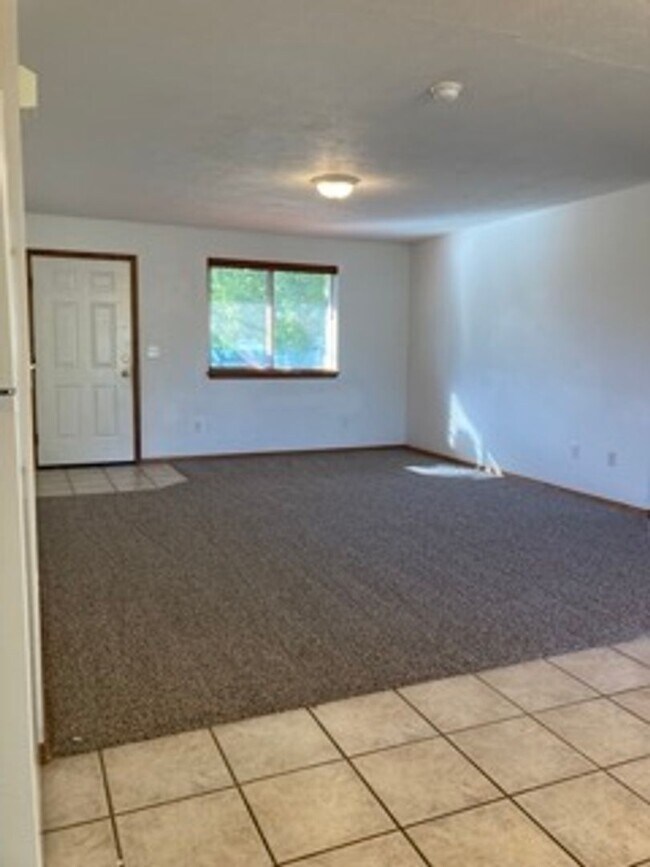 Foto del edificio - 306-308 N Pierce Rd