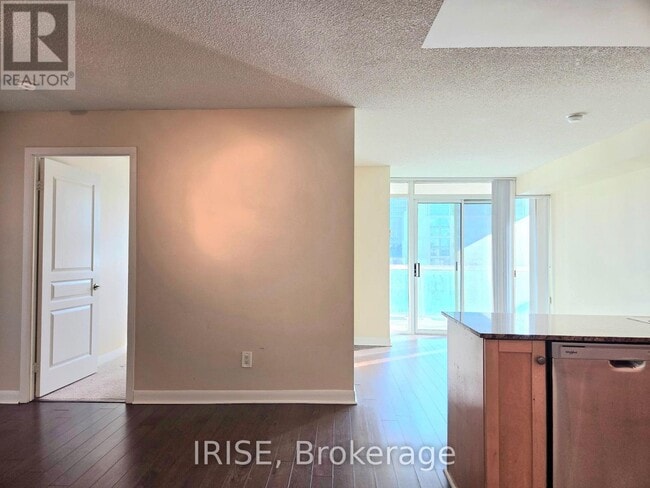 Photo du bâtiment - 323 Richmond St E