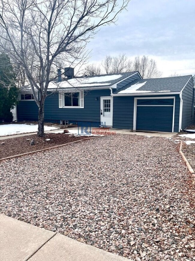 Building Photo - 324 Davie Dr