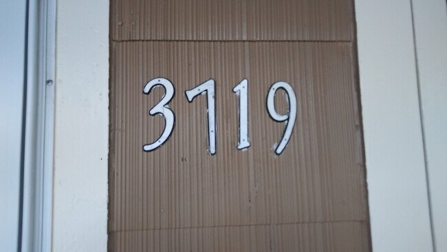 Building Photo - 3719 Portsmouth Dr