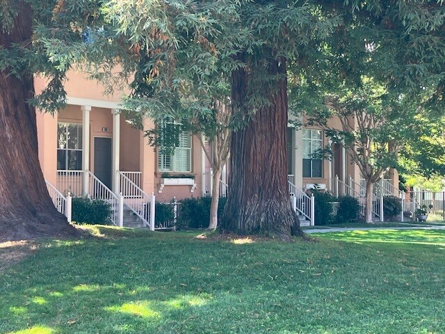 Front of House - 140 Pacchetti Way