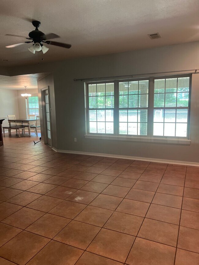 Foto del edificio - 143 Hazel Ln