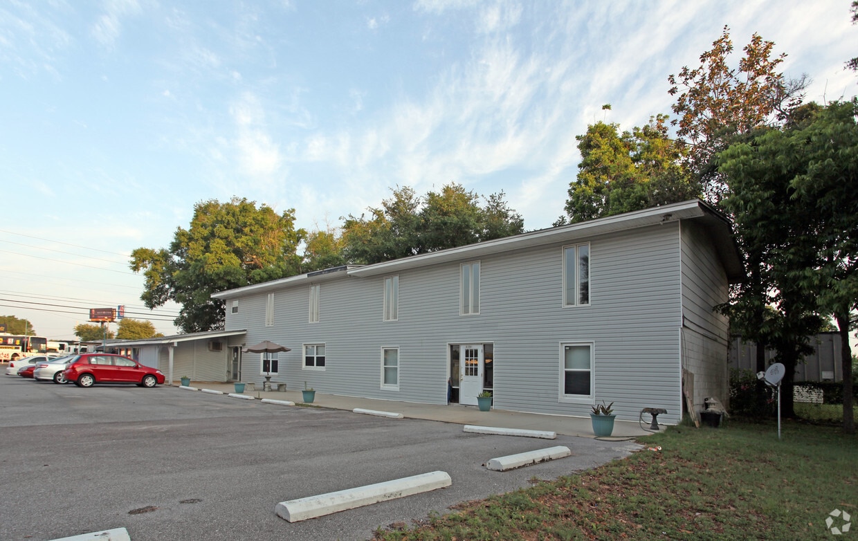 Building Photo - 5708 Palafox St