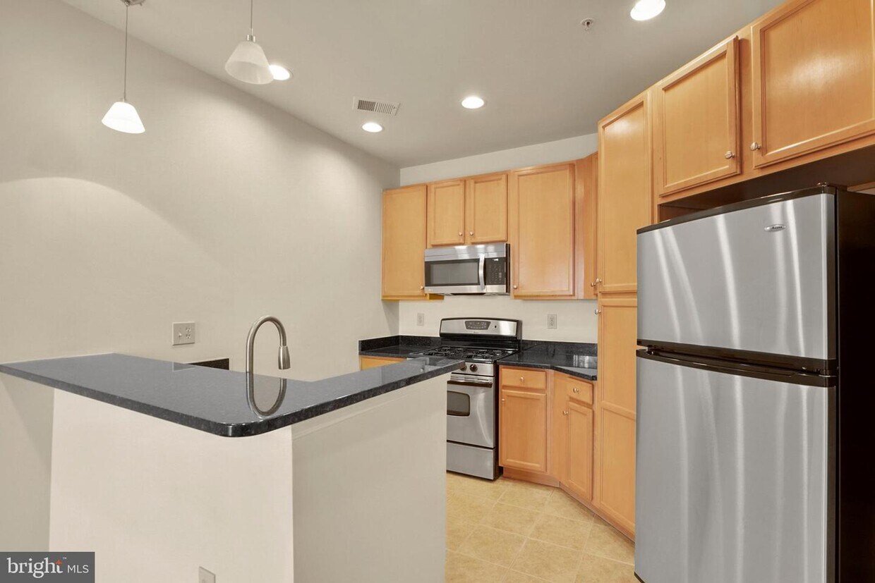 2665 Prosperity Ave Unit 129, Fairfax, VA 22031 Room for Rent in