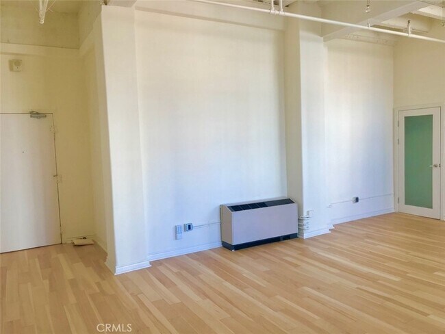 Foto del edificio - 312 W 5th St