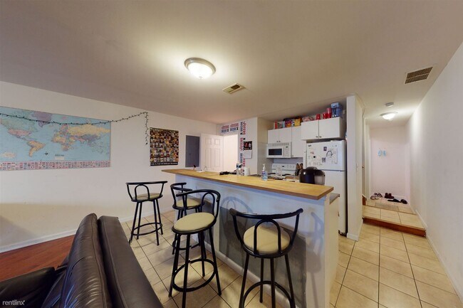 Building Photo - 4 br, 2 bath Duplex - 1810 N 17TH ST Unit 2