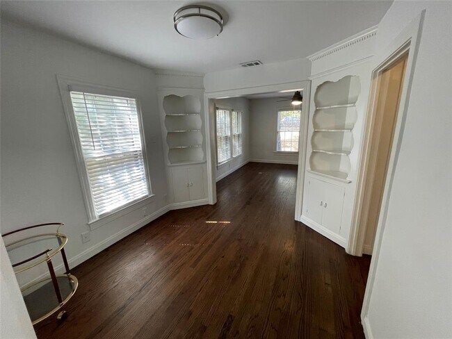 Building Photo - 2111 Glendale Pl