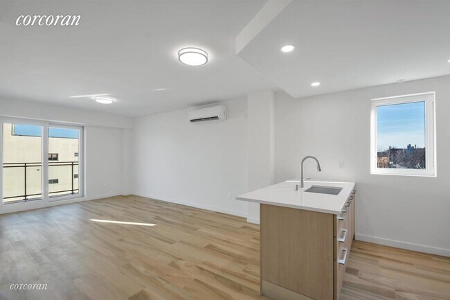Foto del edificio - 1329 E 13th St