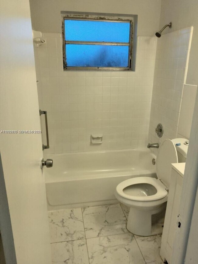 Foto del edificio - 826 SW 5th Ct