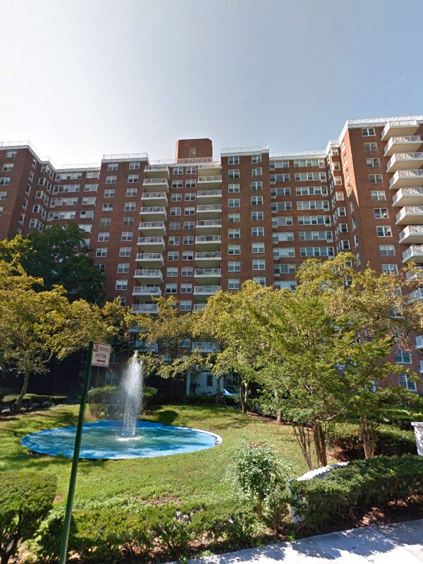 Primary Photo - 610 W 246th St