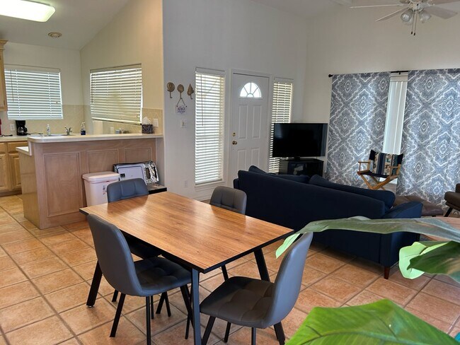 Foto del edificio - 415 Sun Dial Cir