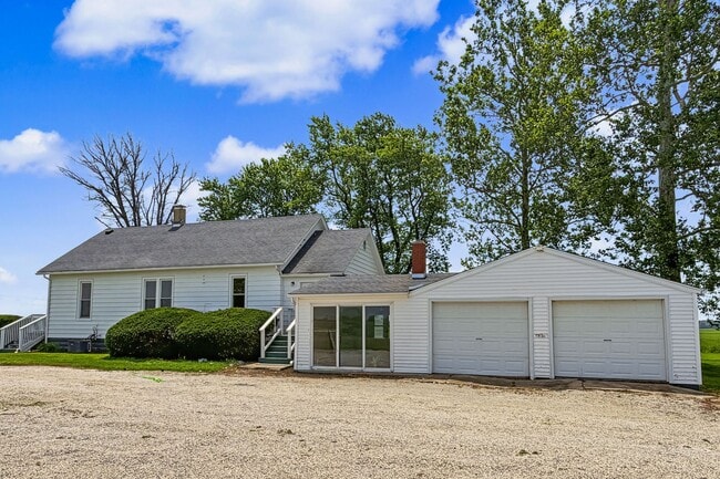 Building Photo - 3 Bedroom, 1 Bathroom Rural Home for Rent – Farmer City, IL-INTERIOR PHOTOS COMING SOON!