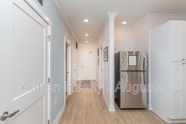 Foto del edificio - 111 Railroad Ave