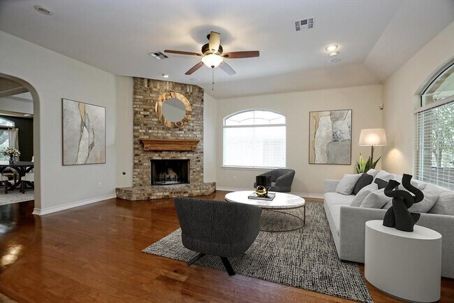 Foto del edificio - 16612 Barrhead Cove
