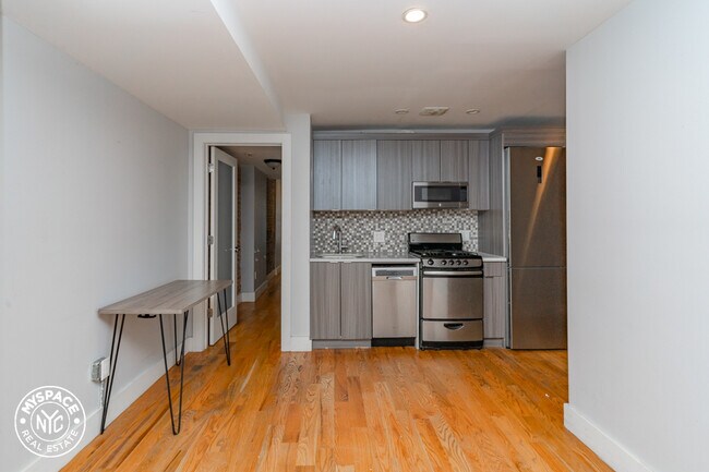 Foto del edificio - 934 Lafayette Ave