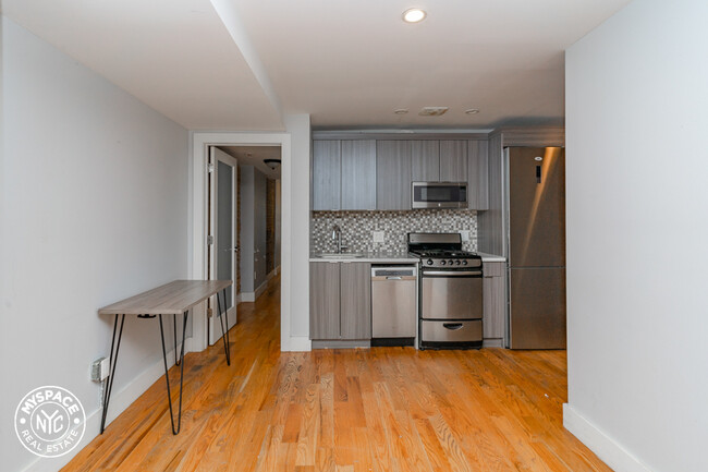 Building Photo - 934 Lafayette Ave