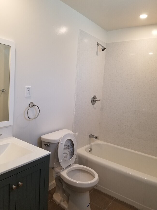 Baño - 254 Abbot Ave