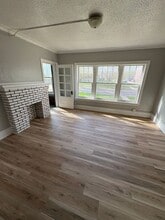 Building Photo - 805 W 4th St